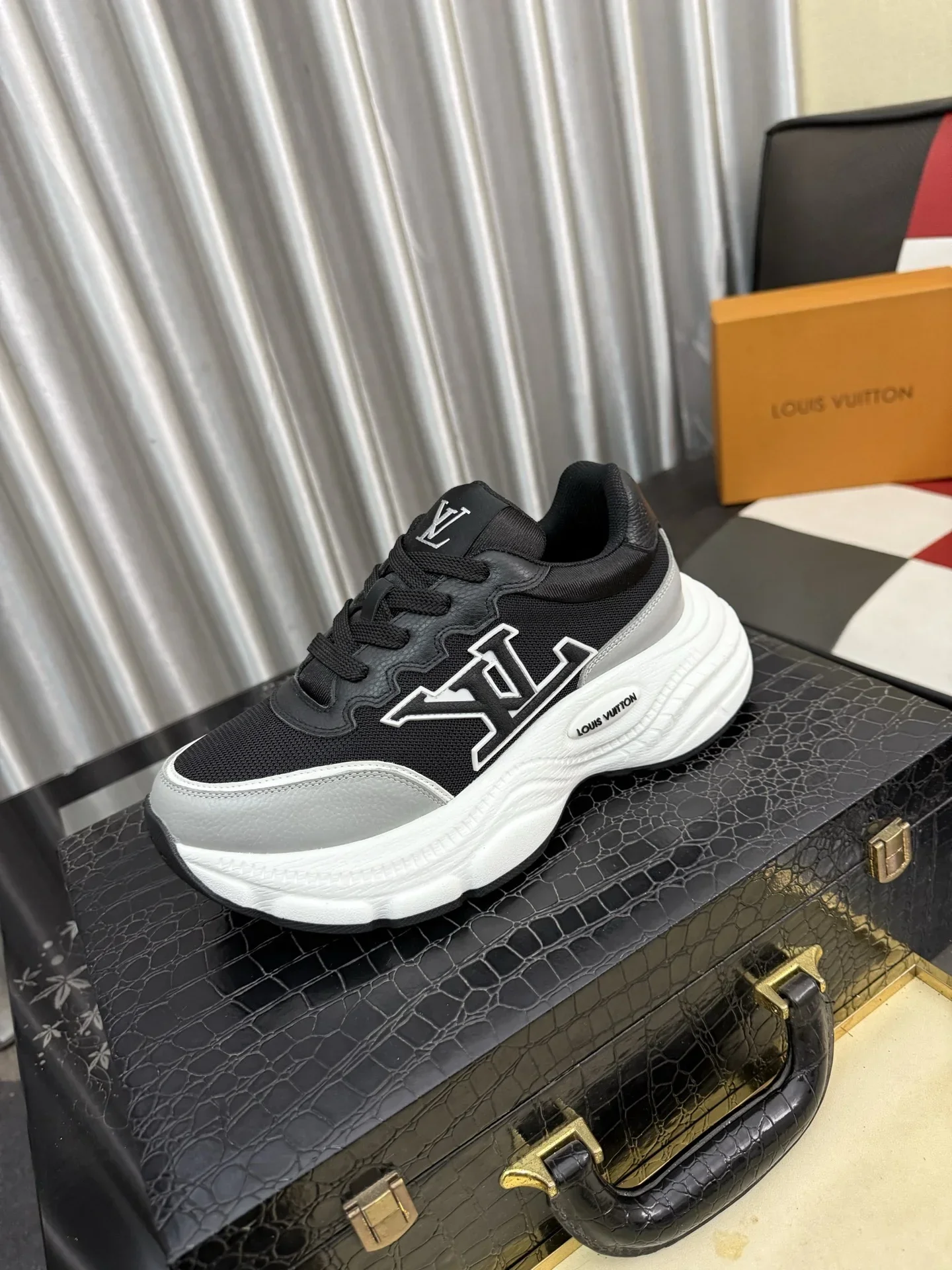 LV Shoes Mesh & Leather (Black-White-Grey) EU38-44 B80202607050472