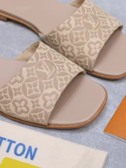 Alternative view of LV Slides & Slippers Canvas (Beige) B00202607050818