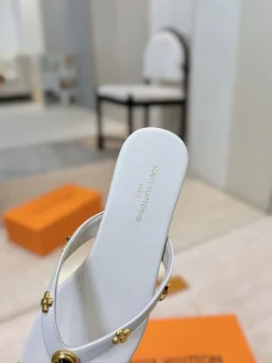 Alternative view of LV Slides & Slippers Leather (White-Gold) B20202607050911