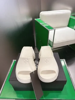 LV Slides & Slippers Rubber (White) EU35-40 A60202607050699