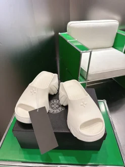 Alternative view of LV Slides & Slippers Rubber (White) EU35-40 A60202607050699