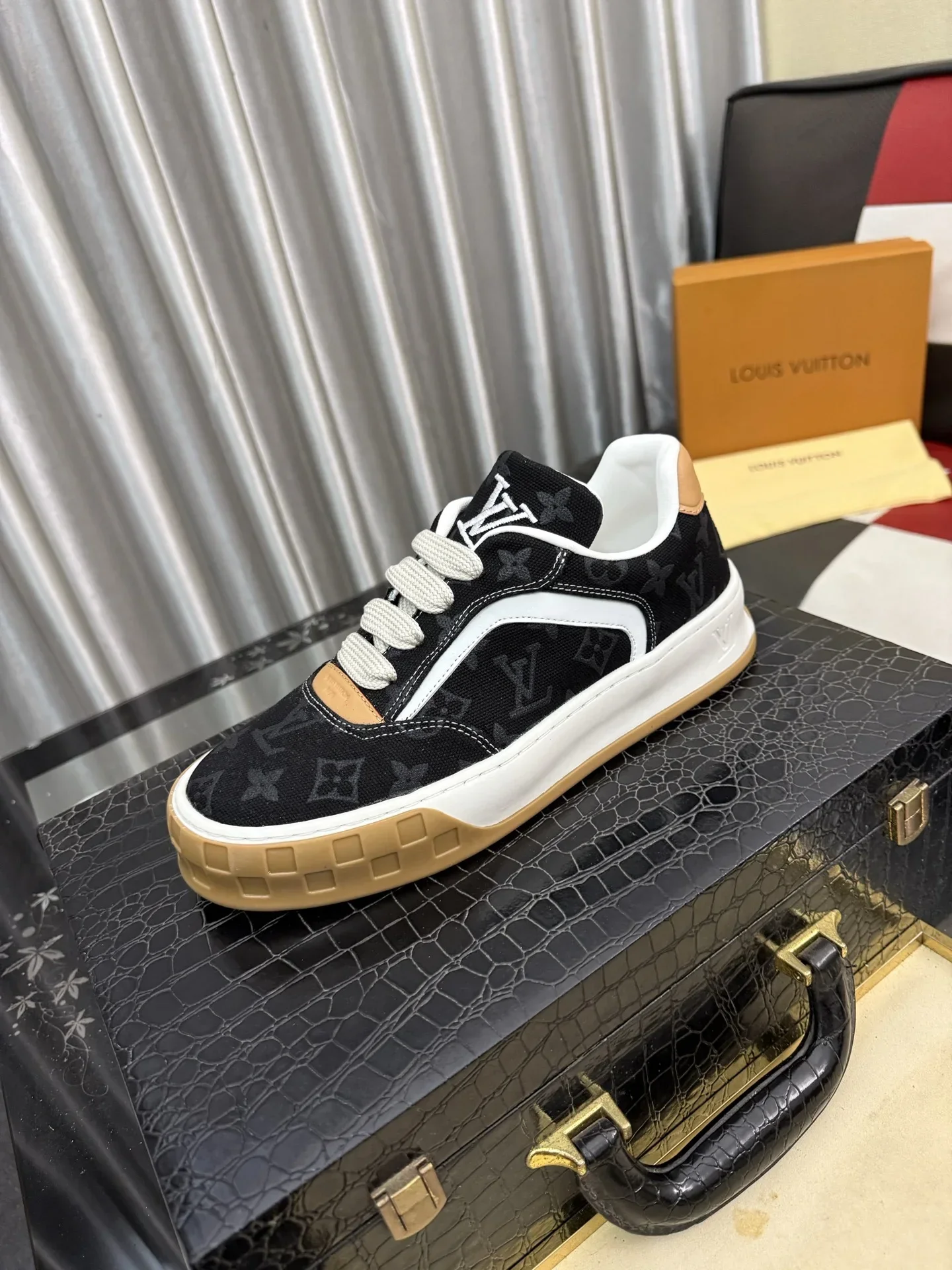 LV Sneakers & Trainers Canvas (Black-White-Brown) EU38-44 B30202607050460