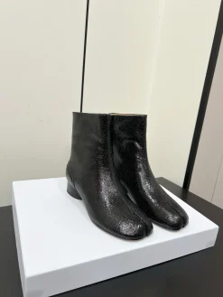 MAISON MARGIELA Boots & Booties Cracked Leather (Black) EU36-39 D10202607051744