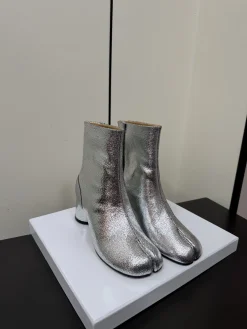 MAISON MARGIELA Boots & Booties Cracked Leather (Silver) EU35-39 D10202607051741