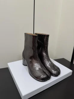 MAISON MARGIELA Boots & Booties Crackled Leather (Dark Gray) EU35-39 D10202607051734
