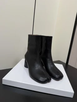 MAISON MARGIELA Boots & Booties Lambskin (Black) EU35-39 D10202607051727