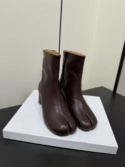 MAISON MARGIELA Boots & Booties Lambskin (Brown) EU35-39 D10202607051743