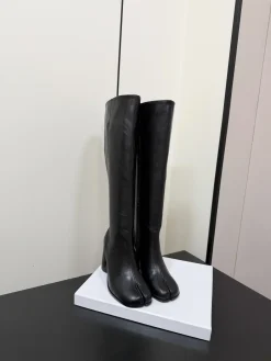 MAISON MARGIELA Boots & Booties Leather (Black) E80202607050507