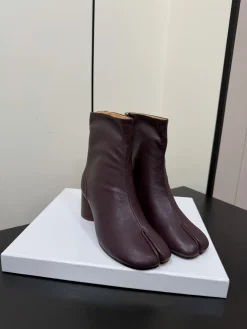 MAISON MARGIELA Boots & Booties Leather (Burgundy) D10202607051732