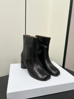 MAISON MARGIELA Boots & Booties Patent Leather (Black) EU35-39 D10202607051724