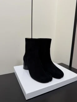 MAISON MARGIELA Boots & Booties Suede (Black) EU35-39 D10202607051737