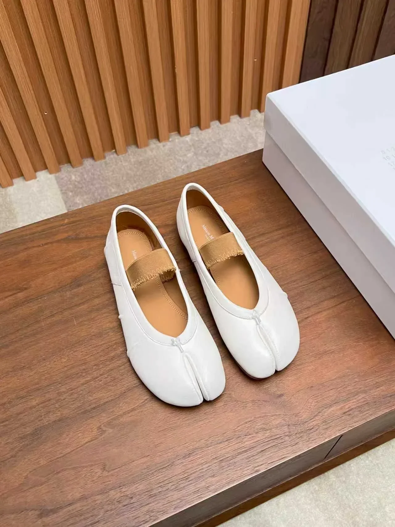 MAISON MARGIELA Flats & Loafers Leather (White-Brown) B40202607051073