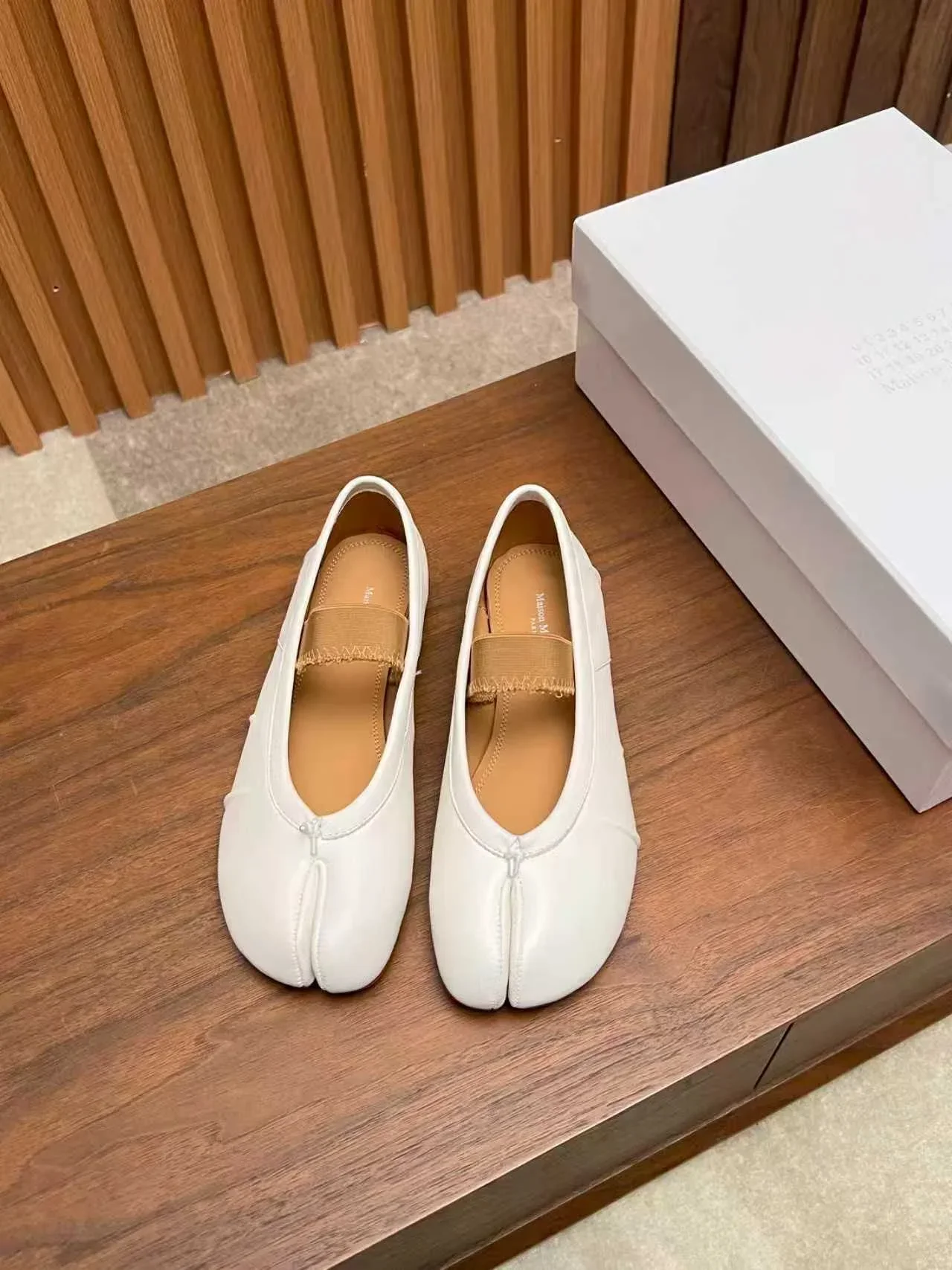 MAISON MARGIELA Flats & Loafers Leather (White-Brown) B40202607051073 - Image 2