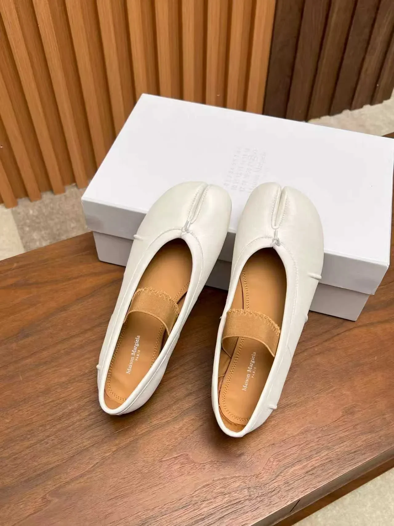 MAISON MARGIELA Flats & Loafers Leather (White-Brown) B40202607051073 - Image 4