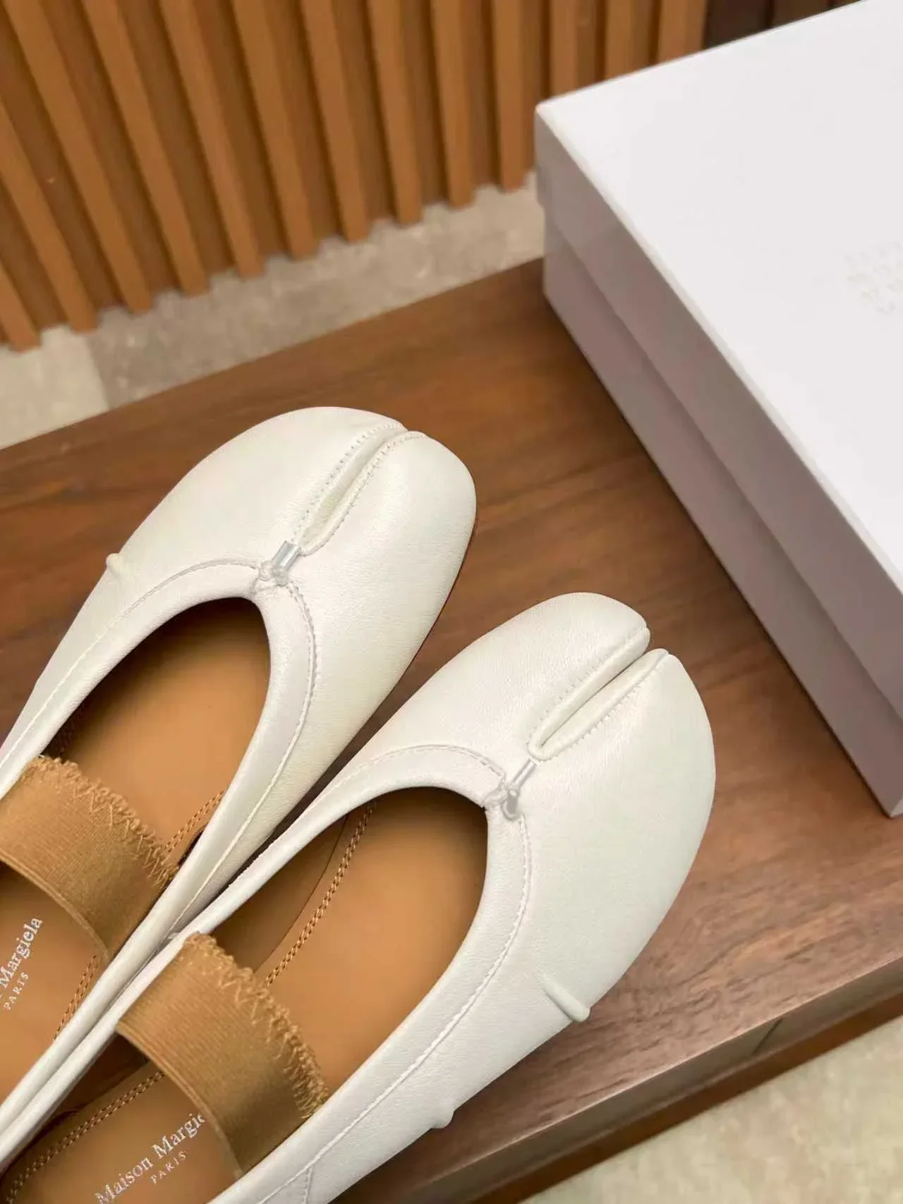 MAISON MARGIELA Flats & Loafers Leather (White-Brown) B40202607051073 - Image 6