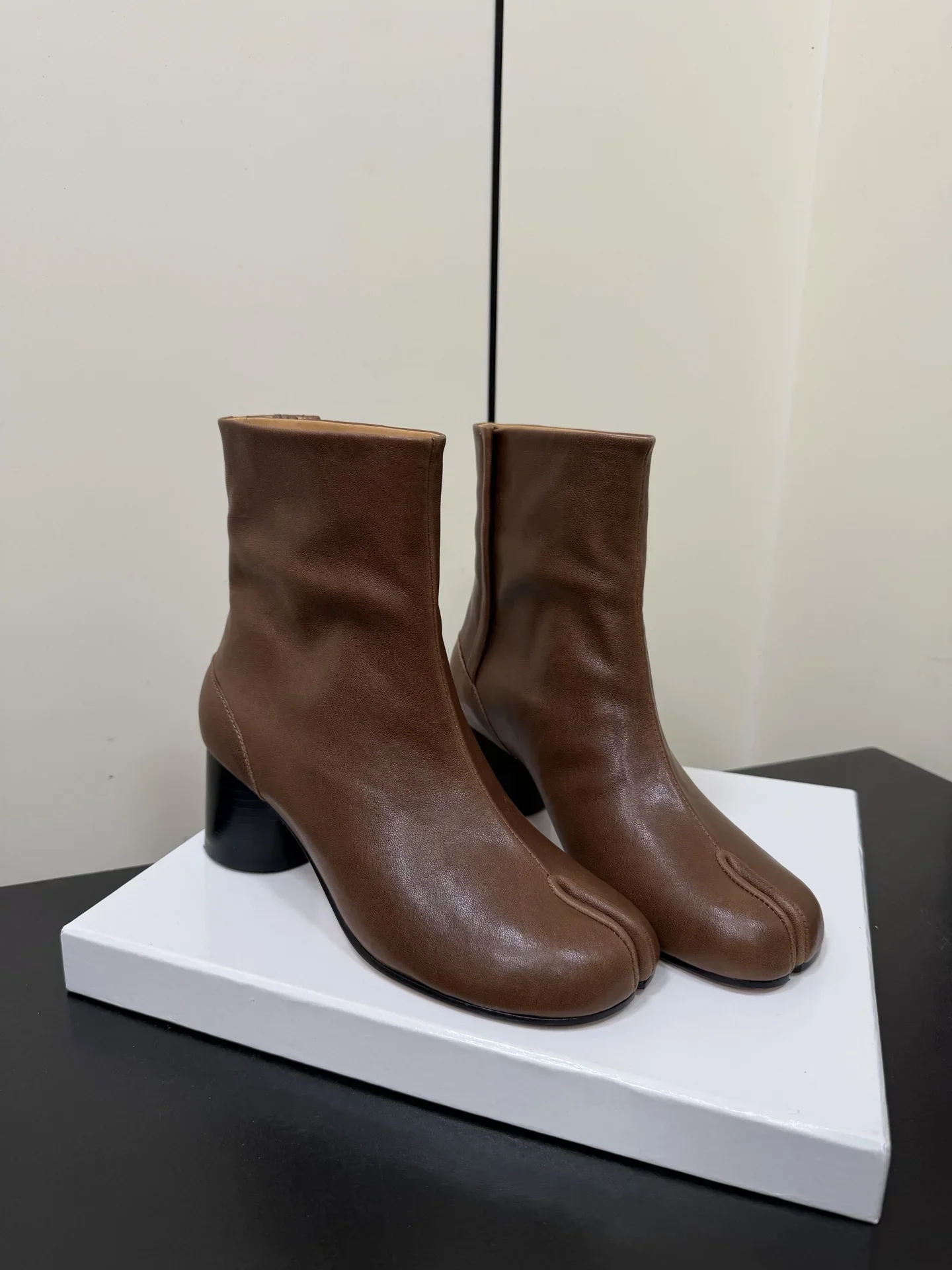 MAISON MARGIELA Shoes Lambskin (Brown) EU35-39 D10202607051731 - Image 2