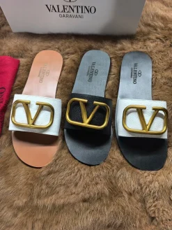 VALENTINO Slides & Slippers Grained Leather (White-Black) EU35-42 A20202607050655