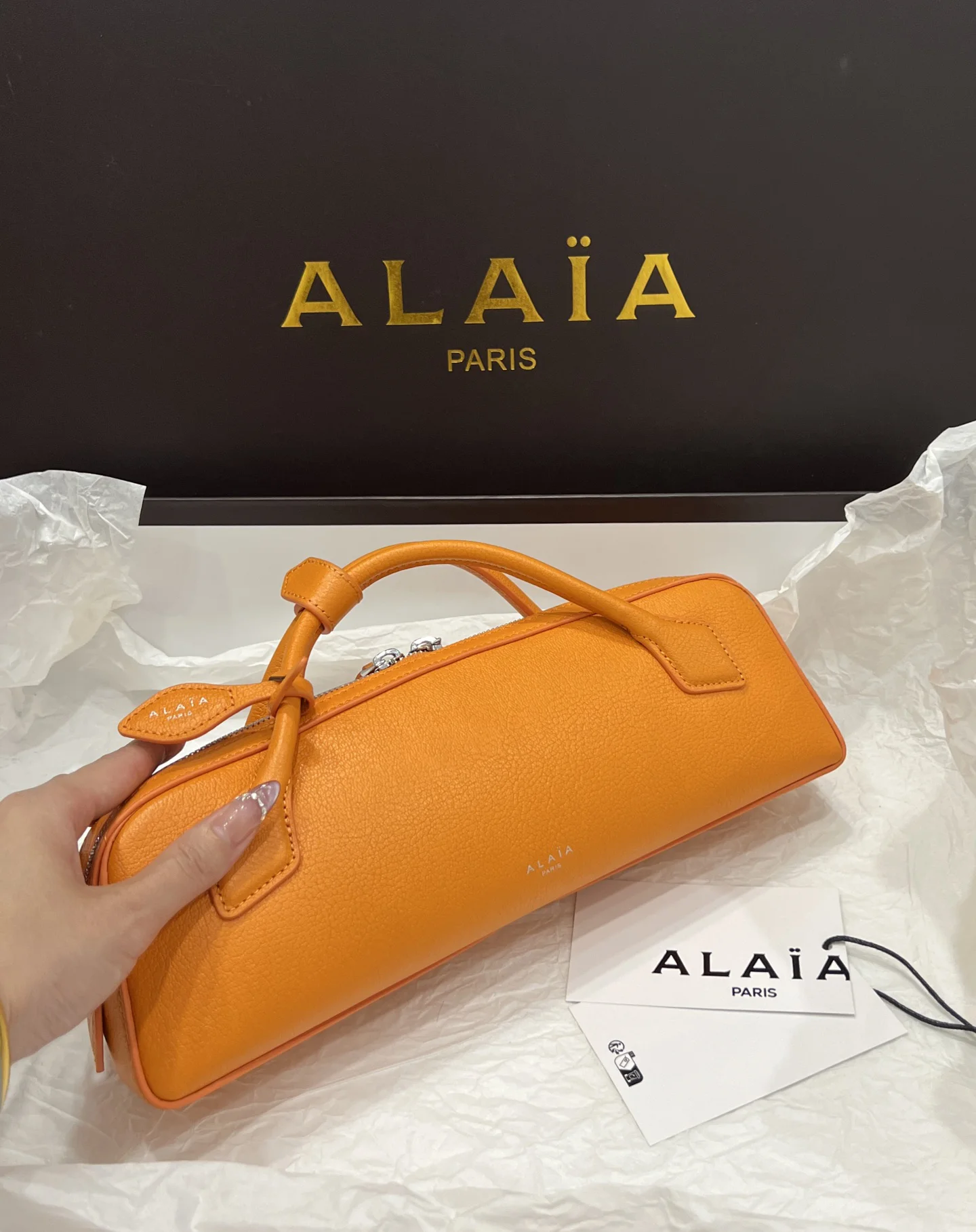 ALAIA Shoulder Bags Calf Leather (Orange) 31X10X7CM G00202608100401