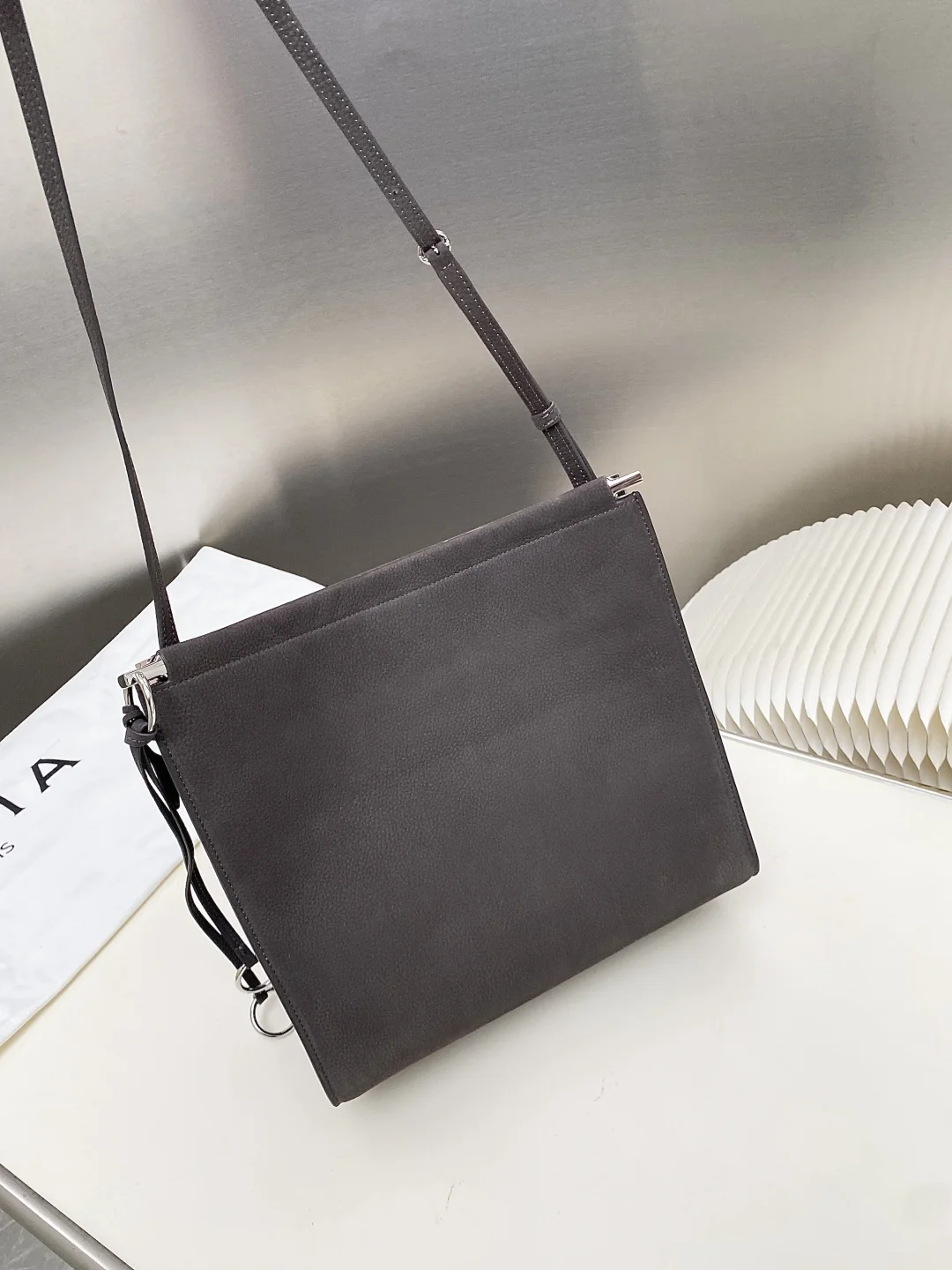 ALAIA Shoulder Bags Calfskin Leather (Gray) 26X14X24CM H00202608100376 - Image 3