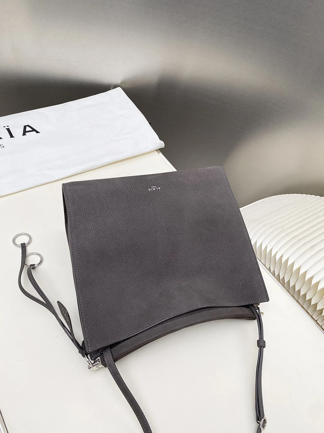 ALAIA Shoulder Bags Calfskin Leather (Gray) 26X14X24CM H00202608100376 - Image 4