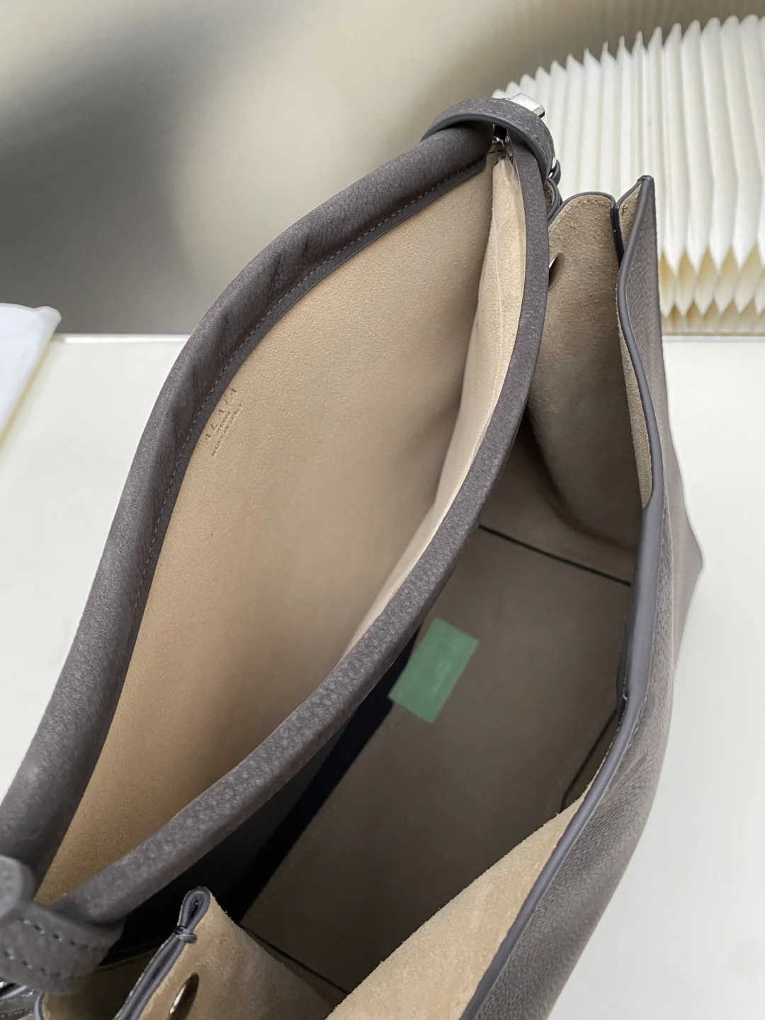 ALAIA Shoulder Bags Calfskin Leather (Gray) 26X14X24CM H00202608100376 - Image 8