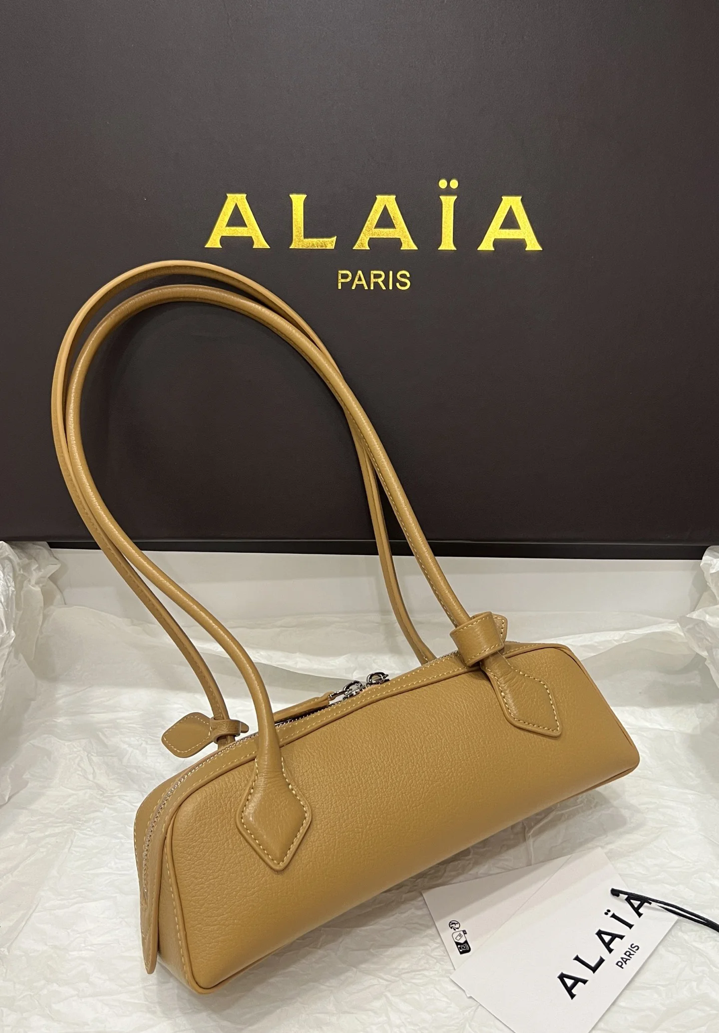ALAIA Shoulder Bags Leather (Camel) 27X9X8CM G20202608100408 - Image 3