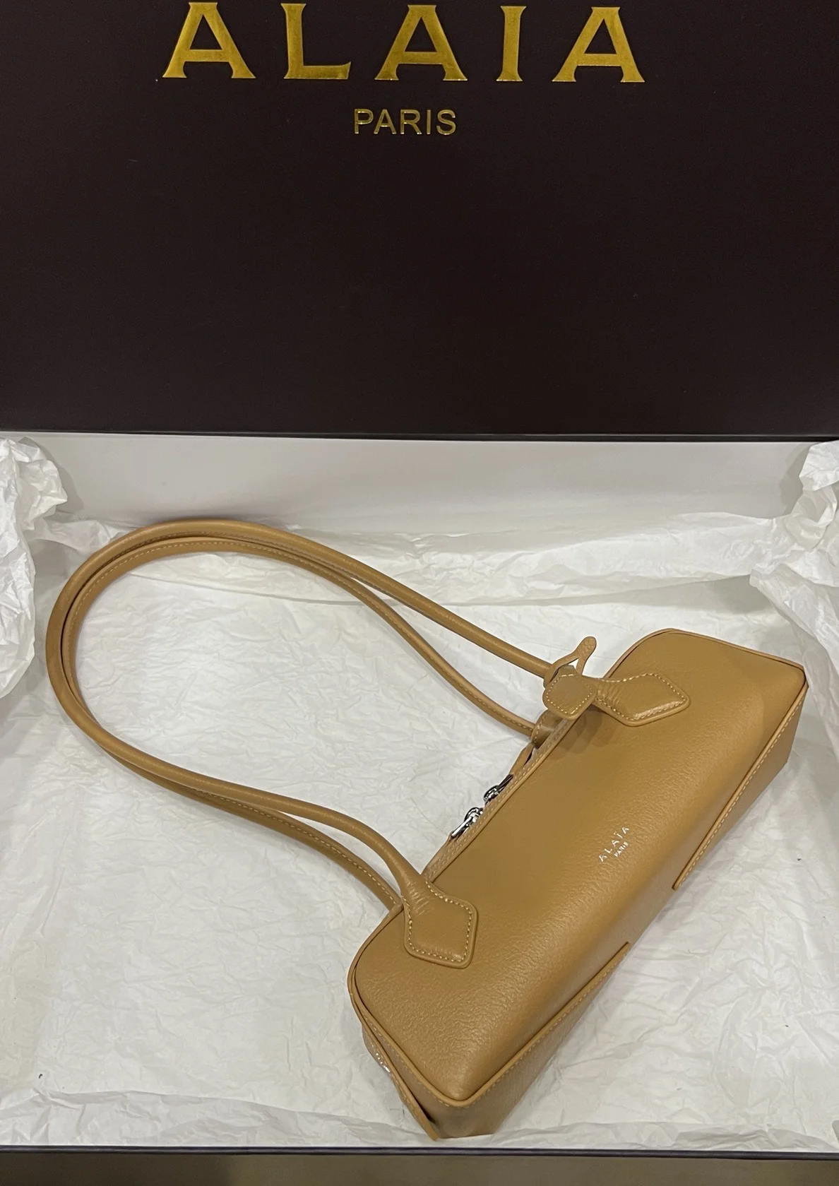 ALAIA Shoulder Bags Leather (Camel) 27X9X8CM G20202608100408 - Image 4