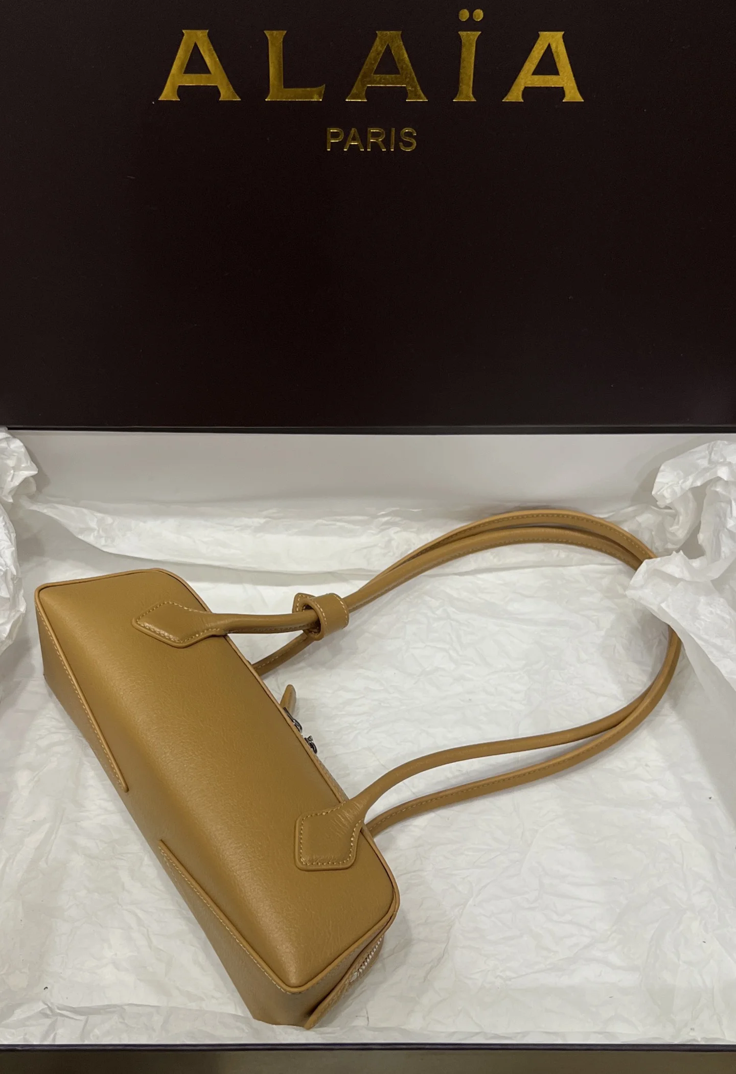 ALAIA Shoulder Bags Leather (Camel) 27X9X8CM G20202608100408 - Image 6