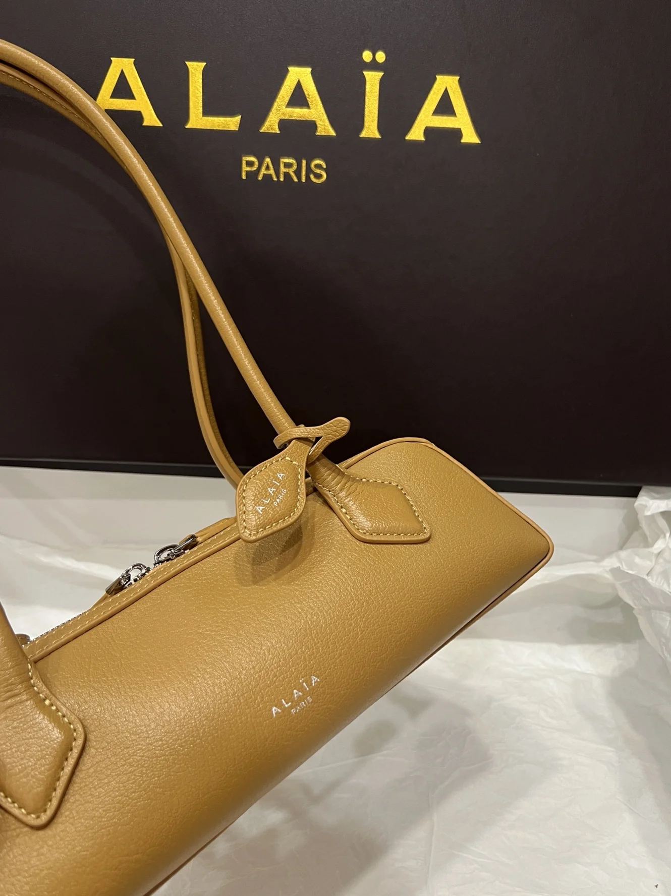 ALAIA Shoulder Bags Leather (Camel) 27X9X8CM G20202608100408 - Image 7