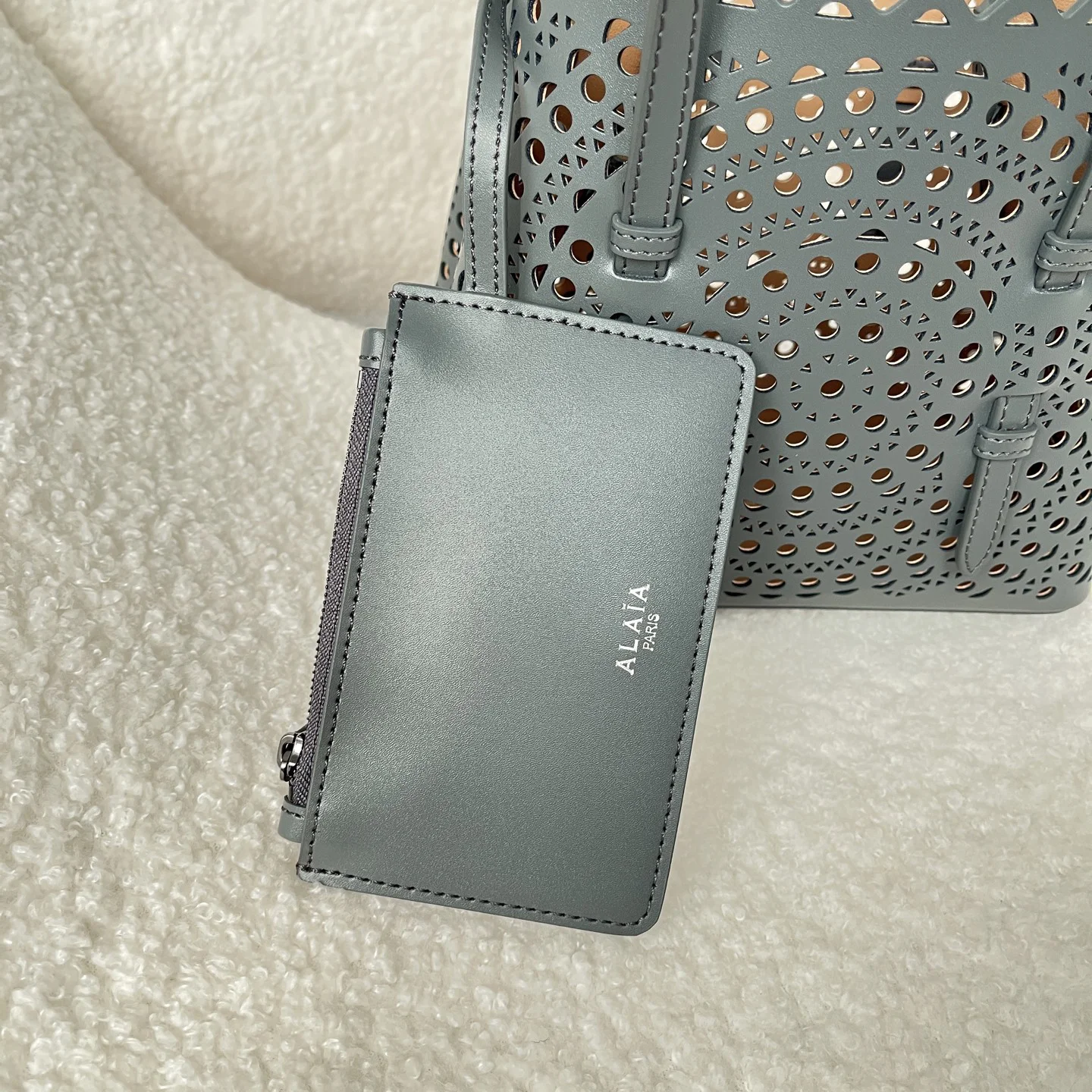 ALAIA Shoulder Bags Leather (Gray) 20X18X10CM F30202608100338 - Image 8
