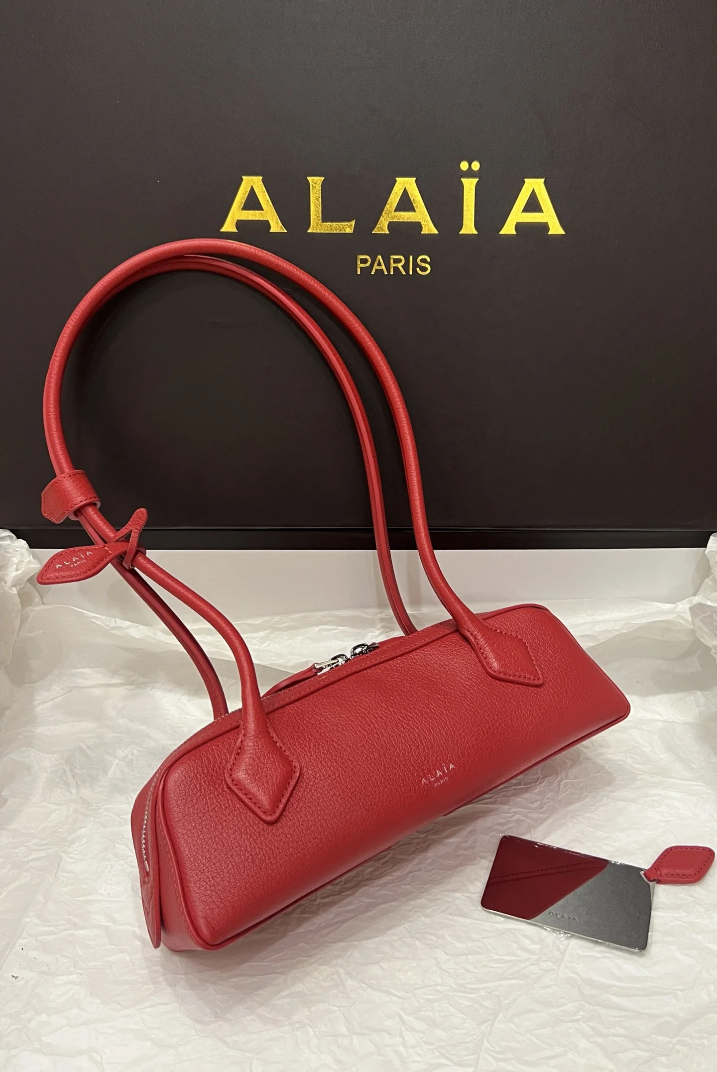 ALAIA Shoulder Bags Leather (Red) 27X9X8CM G20202608100406