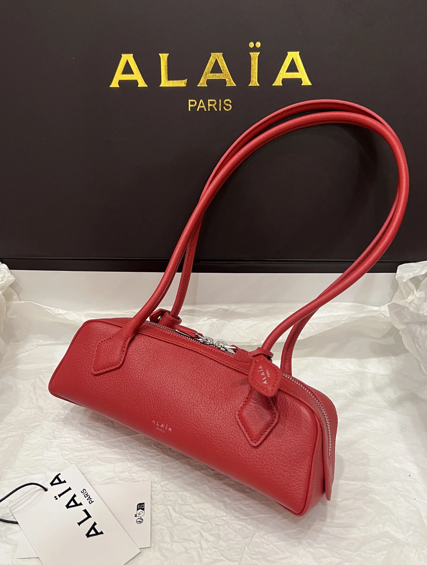 ALAIA Shoulder Bags Leather (Red) 27X9X8CM G20202608100406 - Image 2