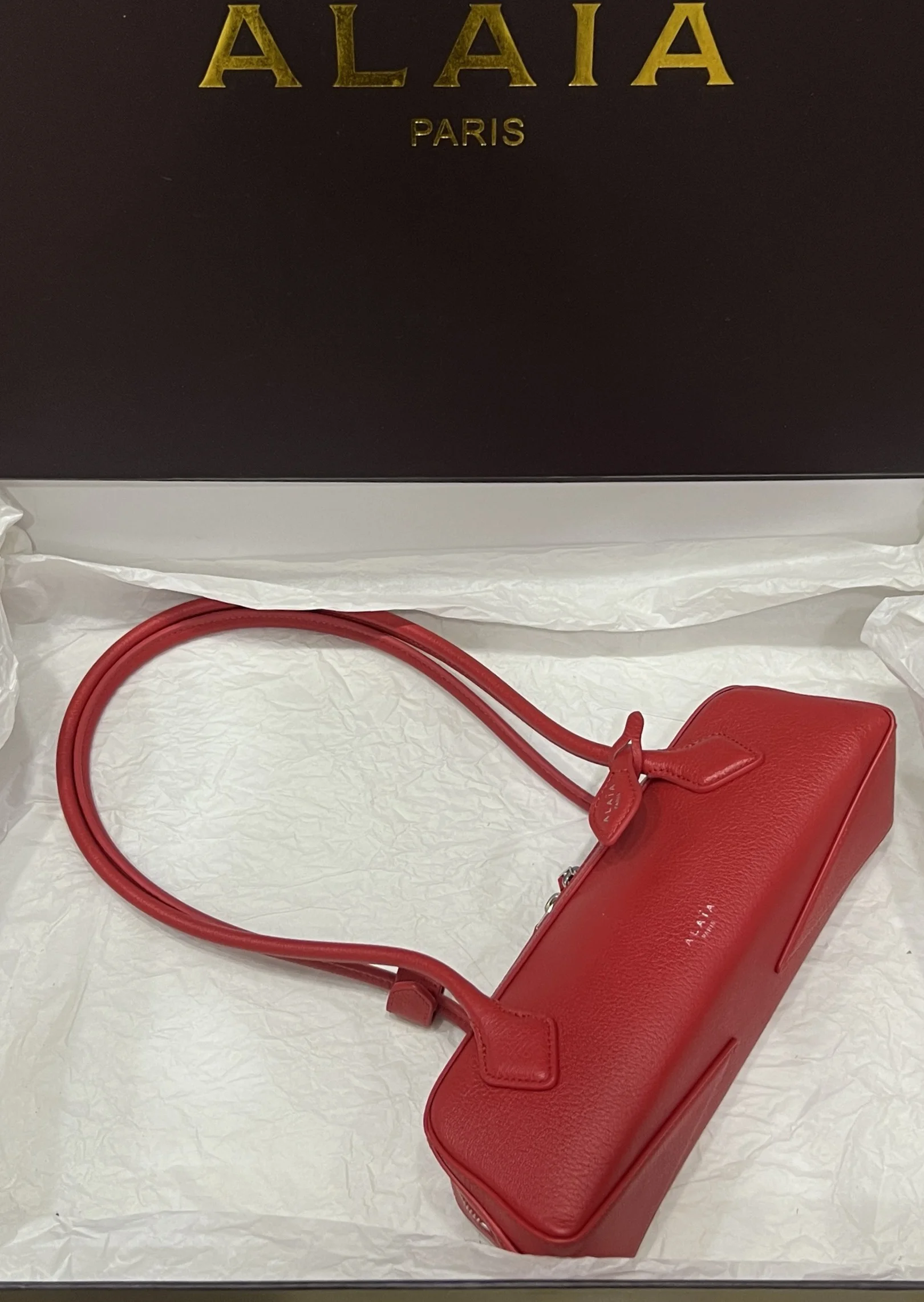 ALAIA Shoulder Bags Leather (Red) 27X9X8CM G20202608100406 - Image 4