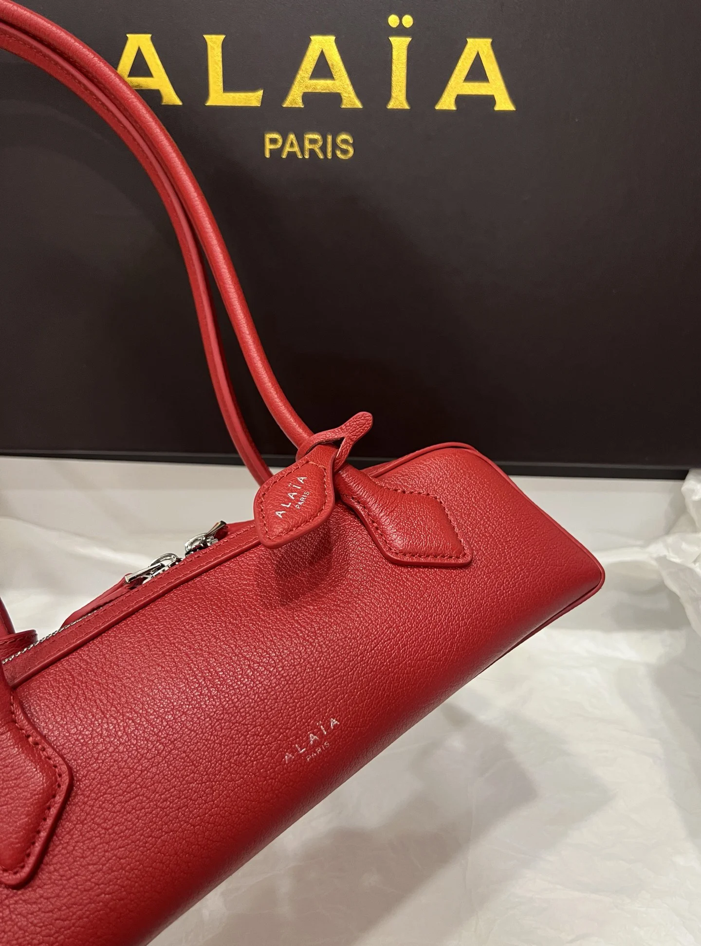 ALAIA Shoulder Bags Leather (Red) 27X9X8CM G20202608100406 - Image 7