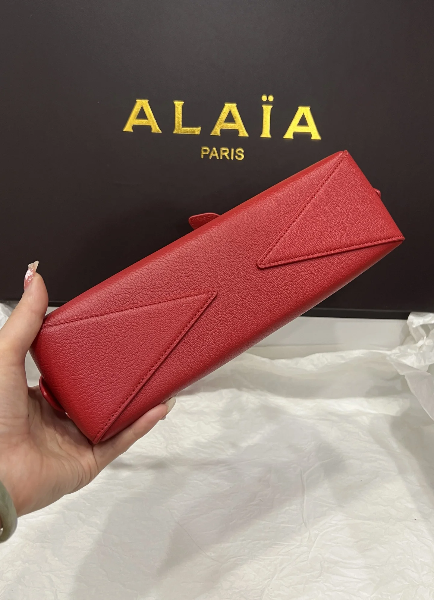 ALAIA Shoulder Bags Leather (Red) 27X9X8CM G20202608100406 - Image 9