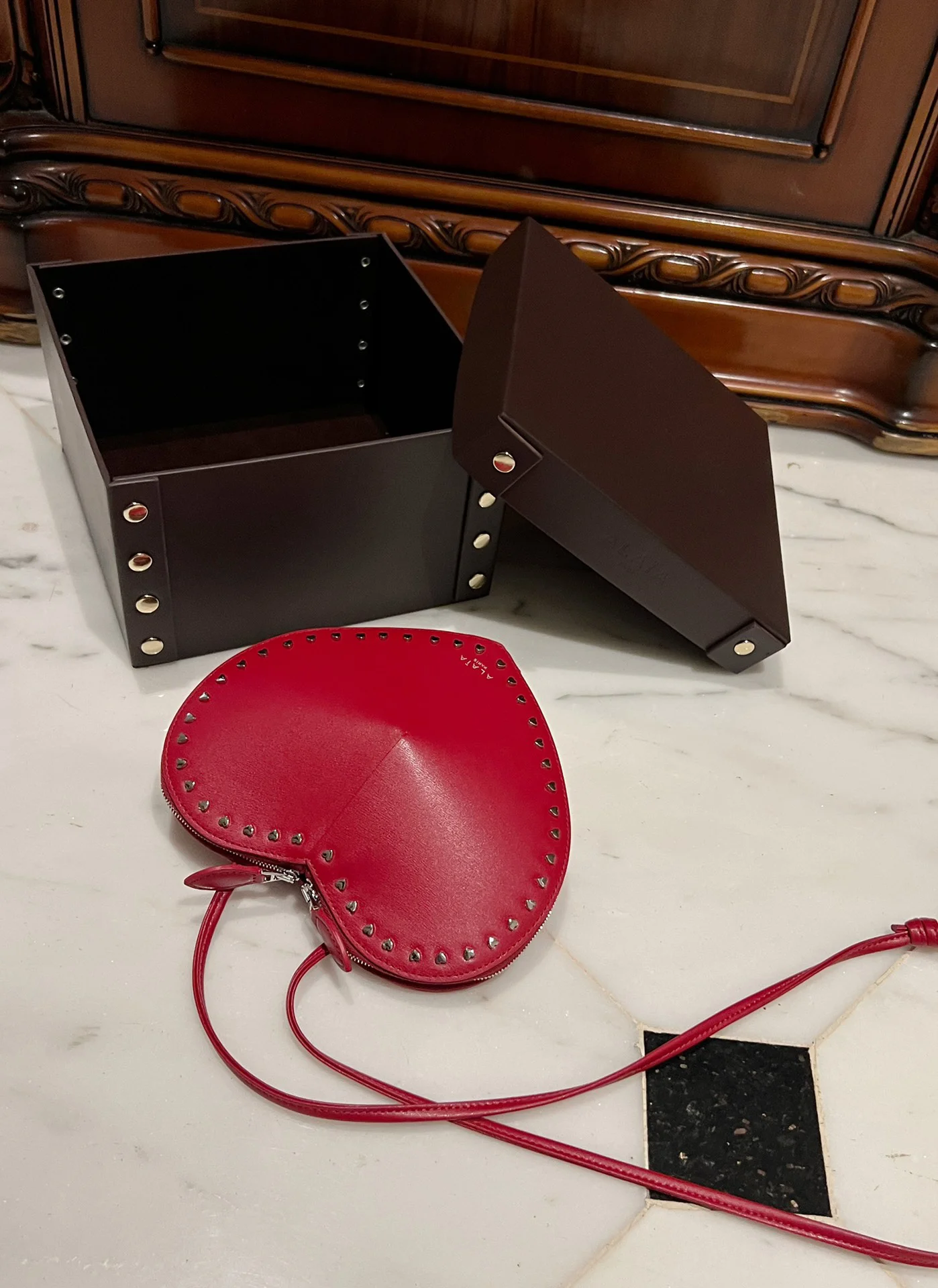ALAIA Shoulder Bags Leather Studs (Red) 21X17X5CM E00202608100369 - Image 2