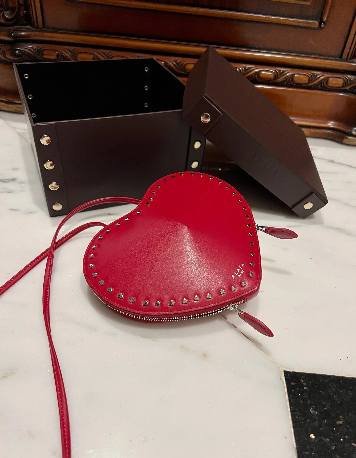 ALAIA Shoulder Bags Leather Studs (Red) 21X17X5CM E00202608100369 - Image 6