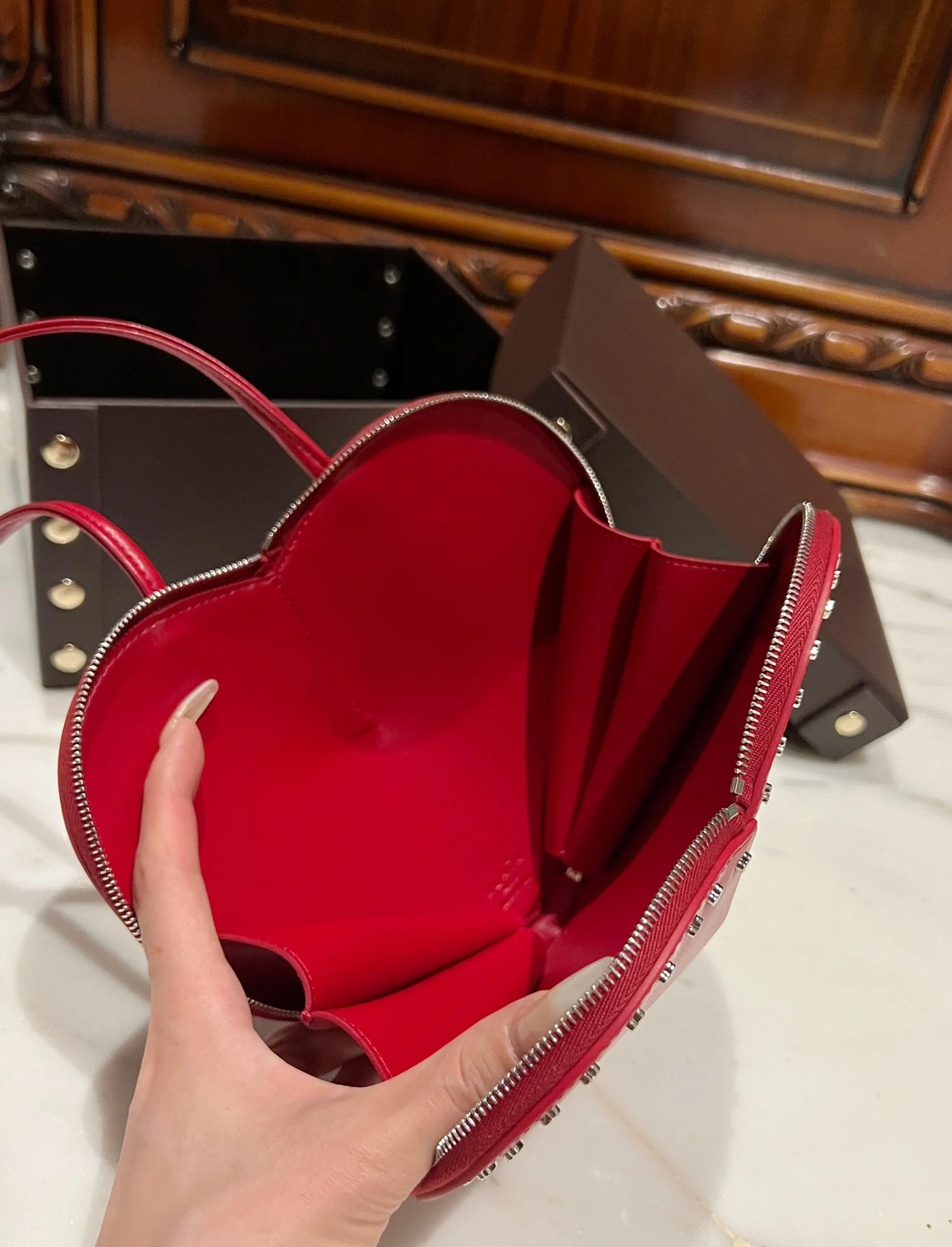 ALAIA Shoulder Bags Leather Studs (Red) 21X17X5CM E00202608100369 - Image 8