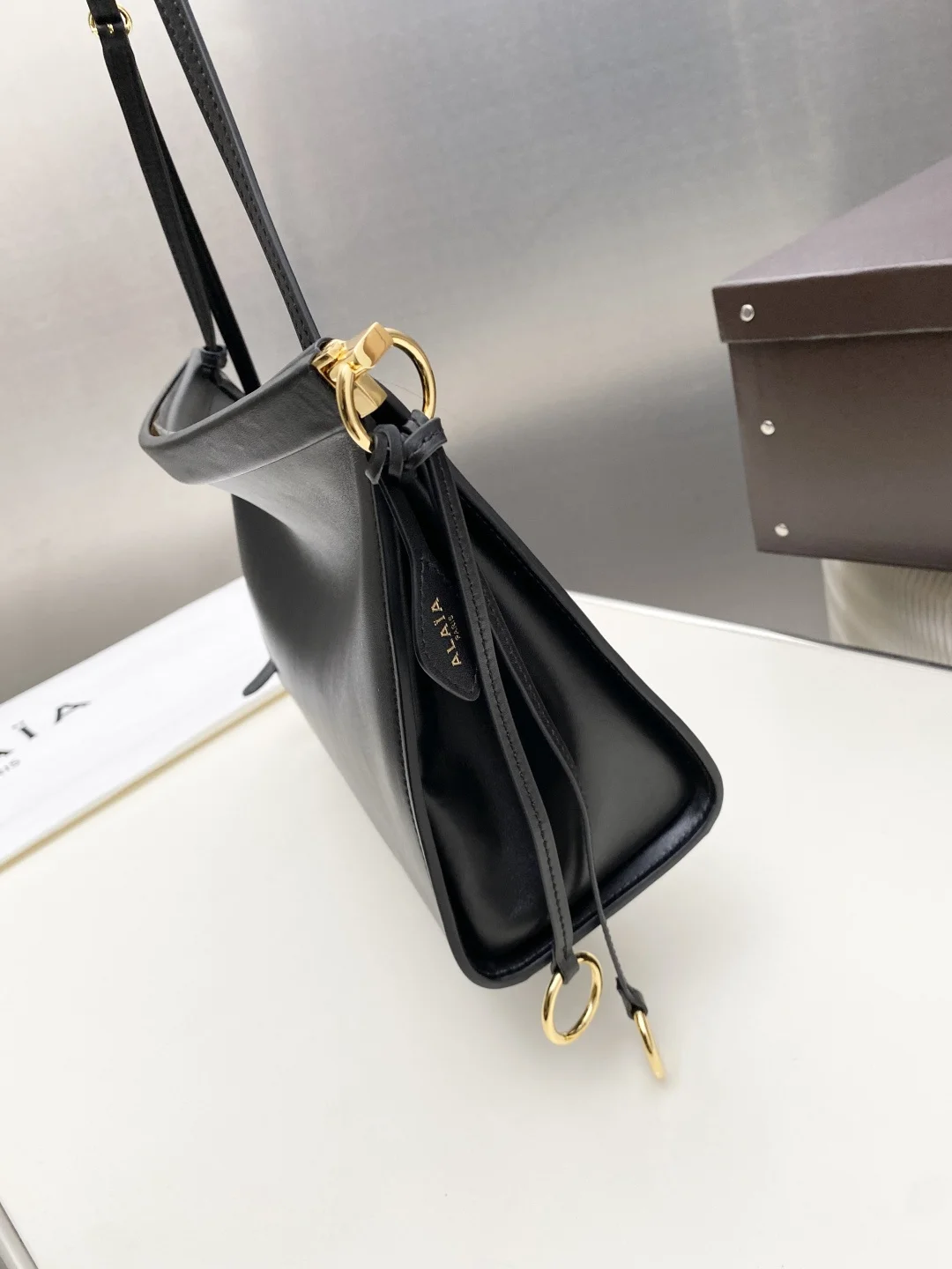 ALAIA Shoulder Bags Leather Suede (Black-Gold) 30X21X9CM G30202608100377 - Image 4
