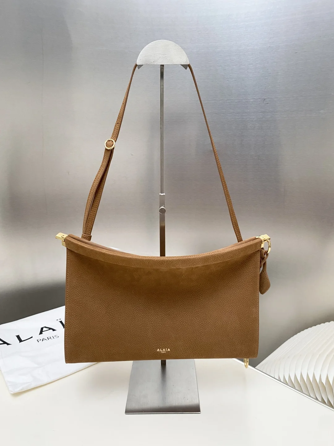 ALAIA Shoulder Bags Leather Suede (Brown) 30X21X9CM G30202608100381