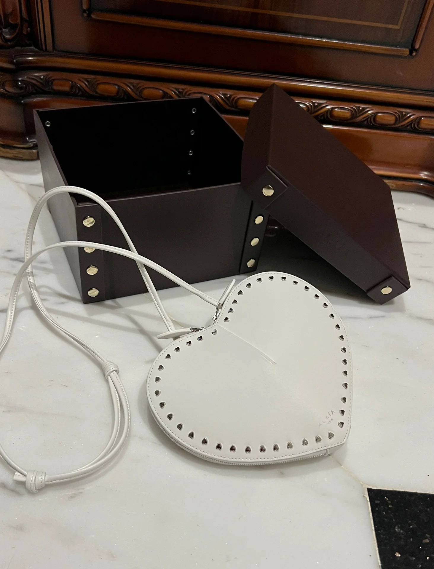 ALAIA Shoulder Bags Leather (White-Brown) 21X17X5CM E00202608100370 - Image 2