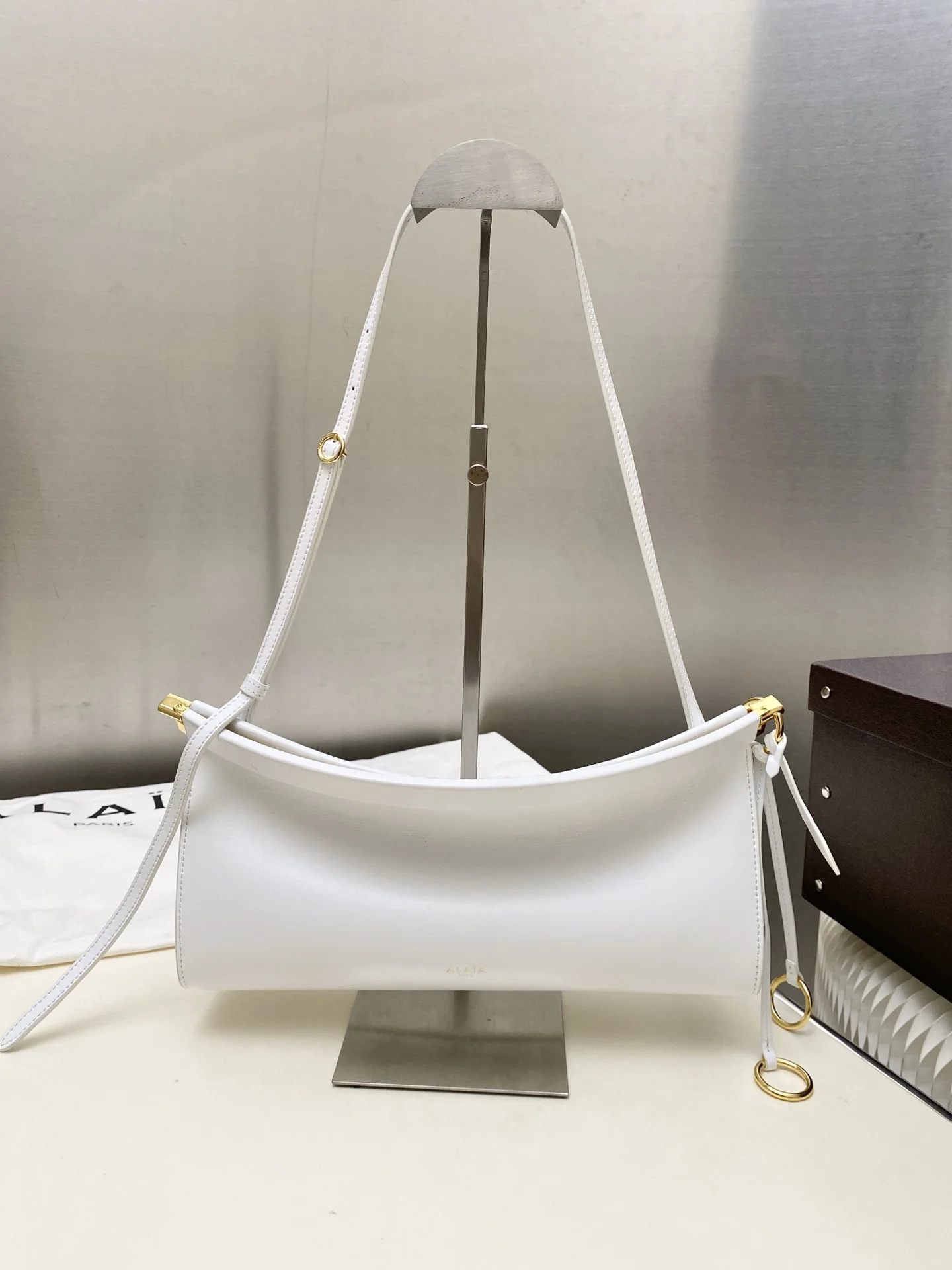 ALAIA Shoulder Bags Shiny Calf Leather (White-Gold) 30X14X9CM G00202608100384