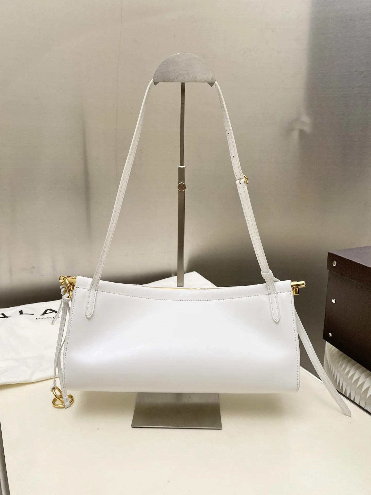 ALAIA Shoulder Bags Shiny Calf Leather (White-Gold) 30X14X9CM G00202608100384 - Image 2