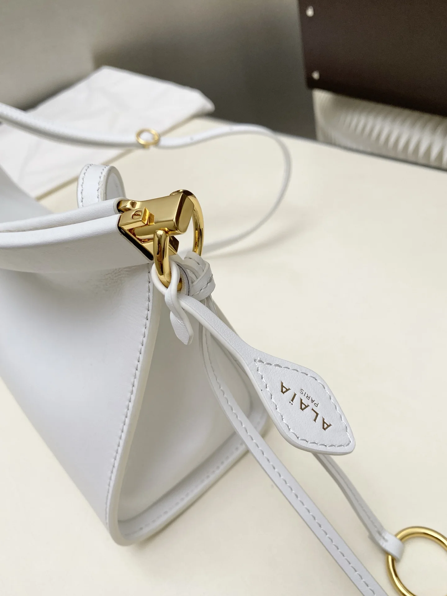ALAIA Shoulder Bags Shiny Calf Leather (White-Gold) 30X14X9CM G00202608100384 - Image 6