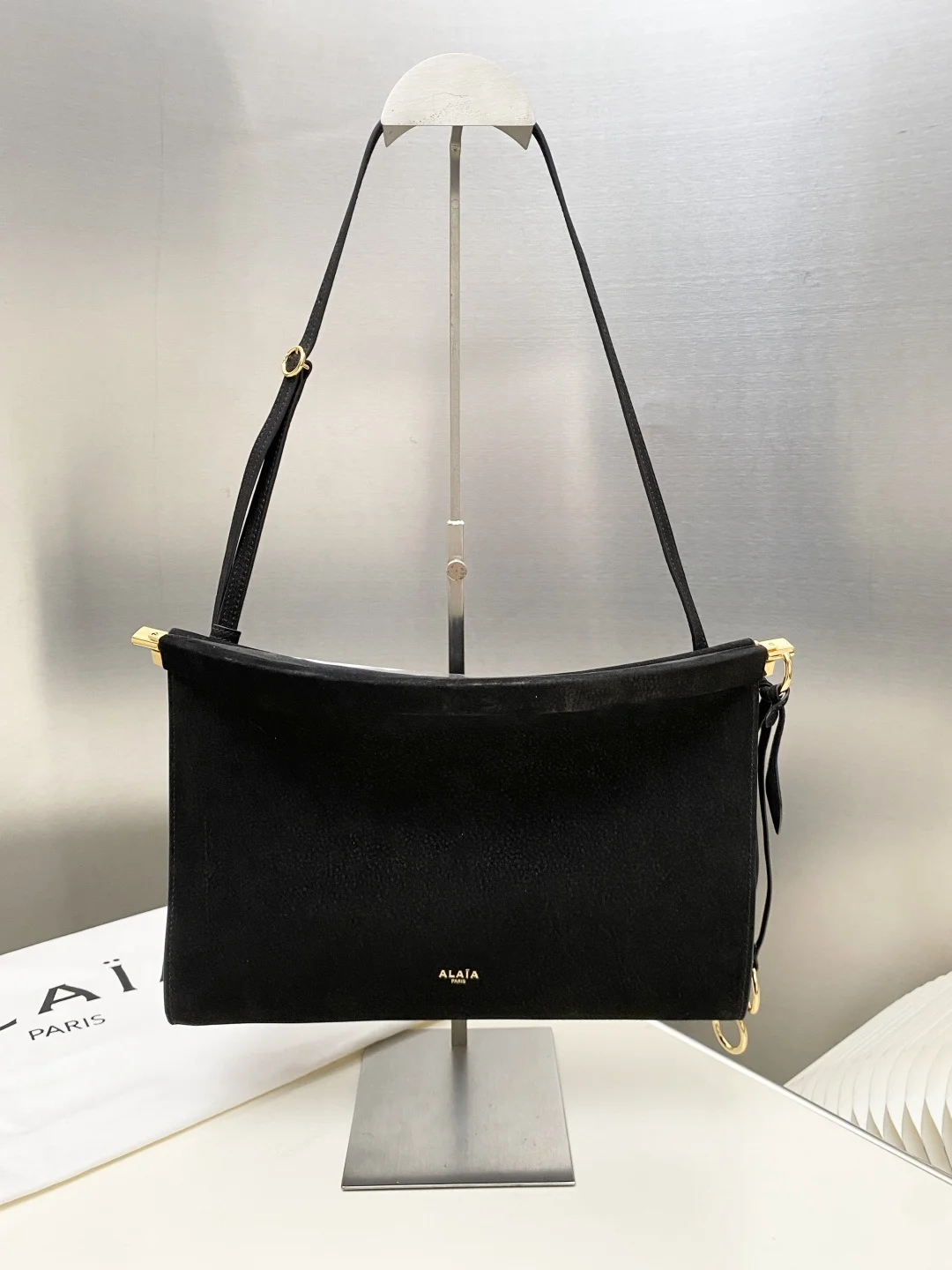 ALAIA Shoulder Bags Suede Leather (Black-Gold) 30X21X9CM G30202608100378