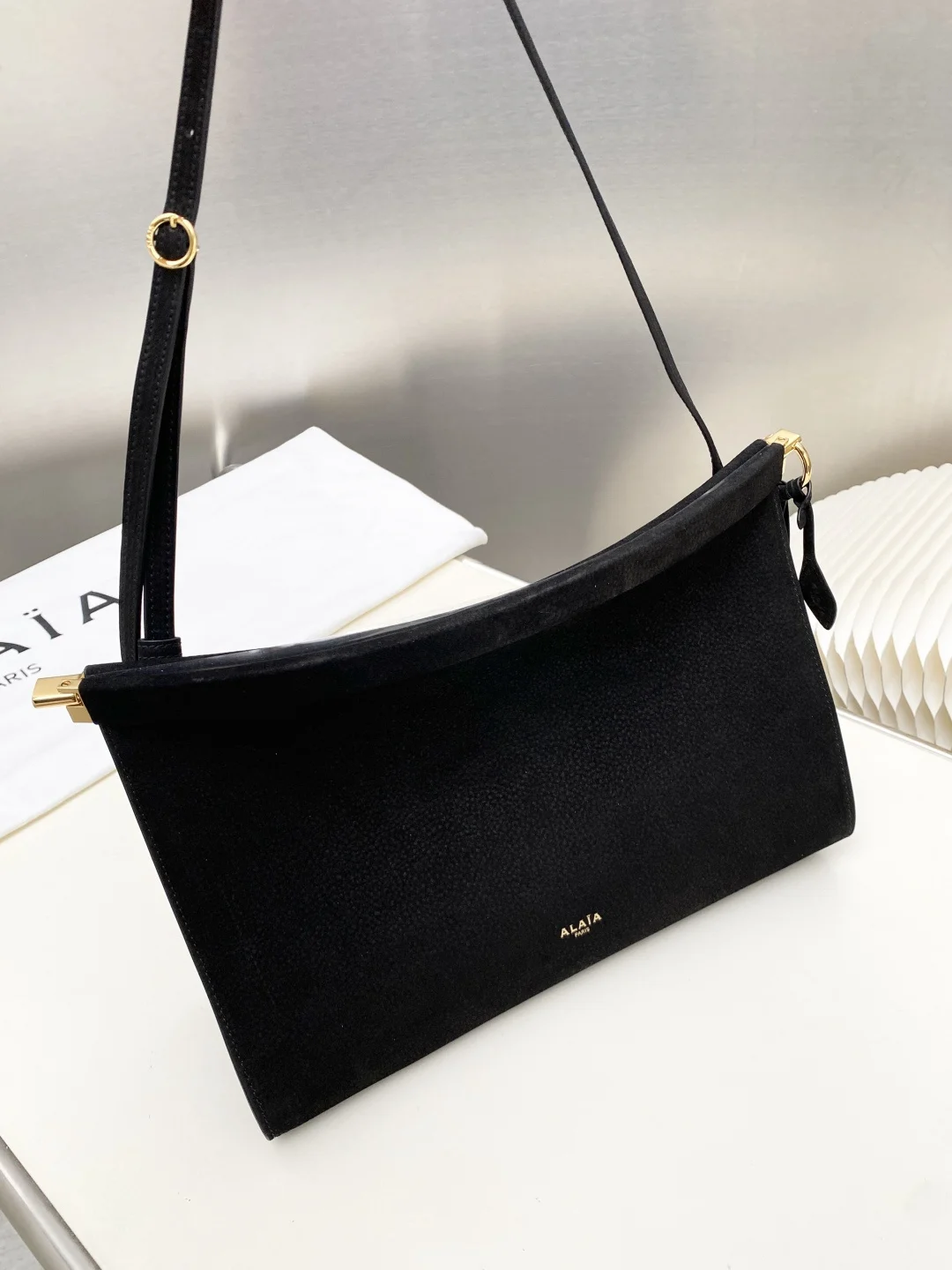 ALAIA Shoulder Bags Suede Leather (Black-Gold) 30X21X9CM G30202608100378 - Image 2