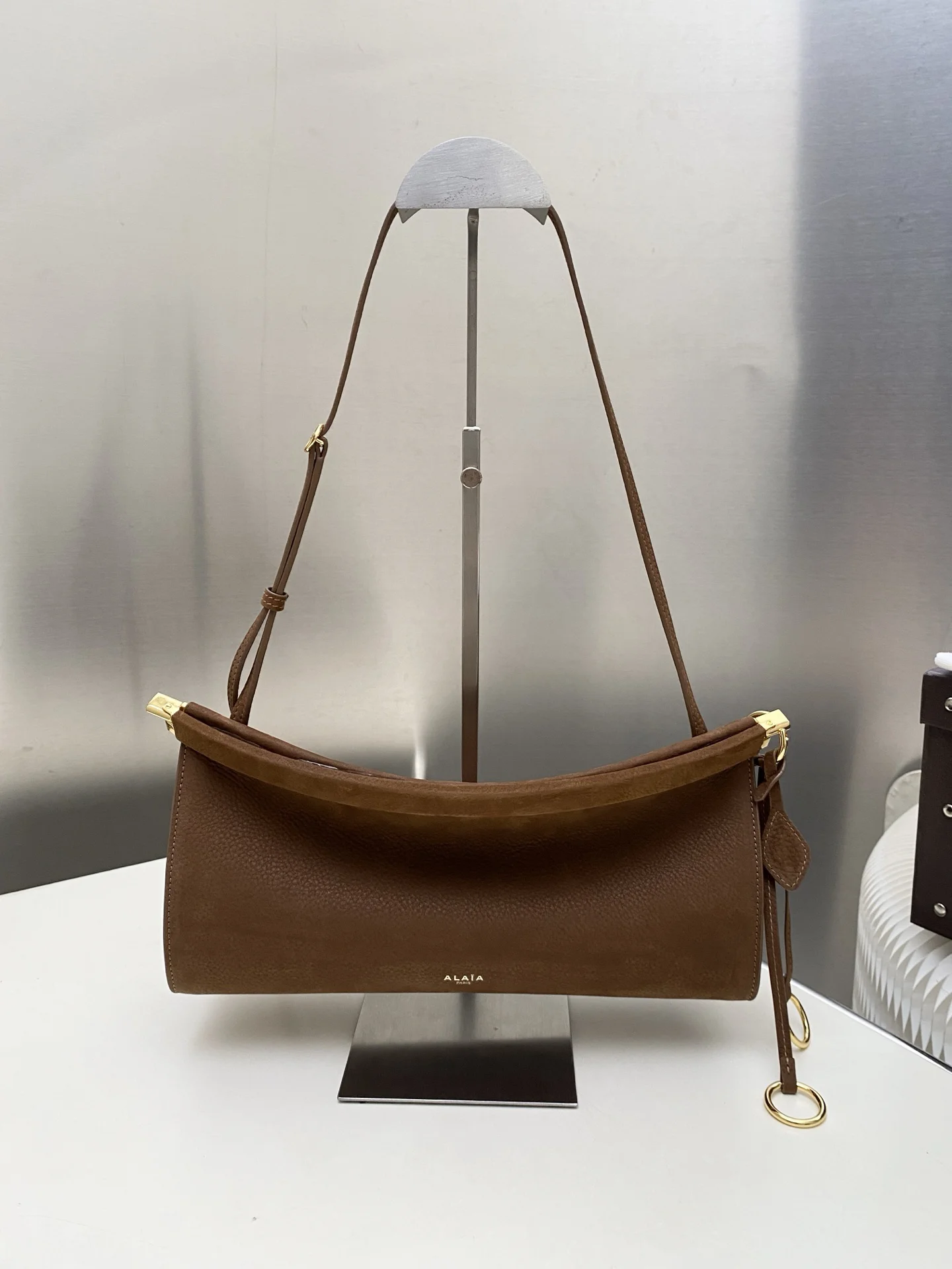 ALAIA Shoulder Bags Suede Leather (Brown-Gold) 30X14X9 CM G00202608100396