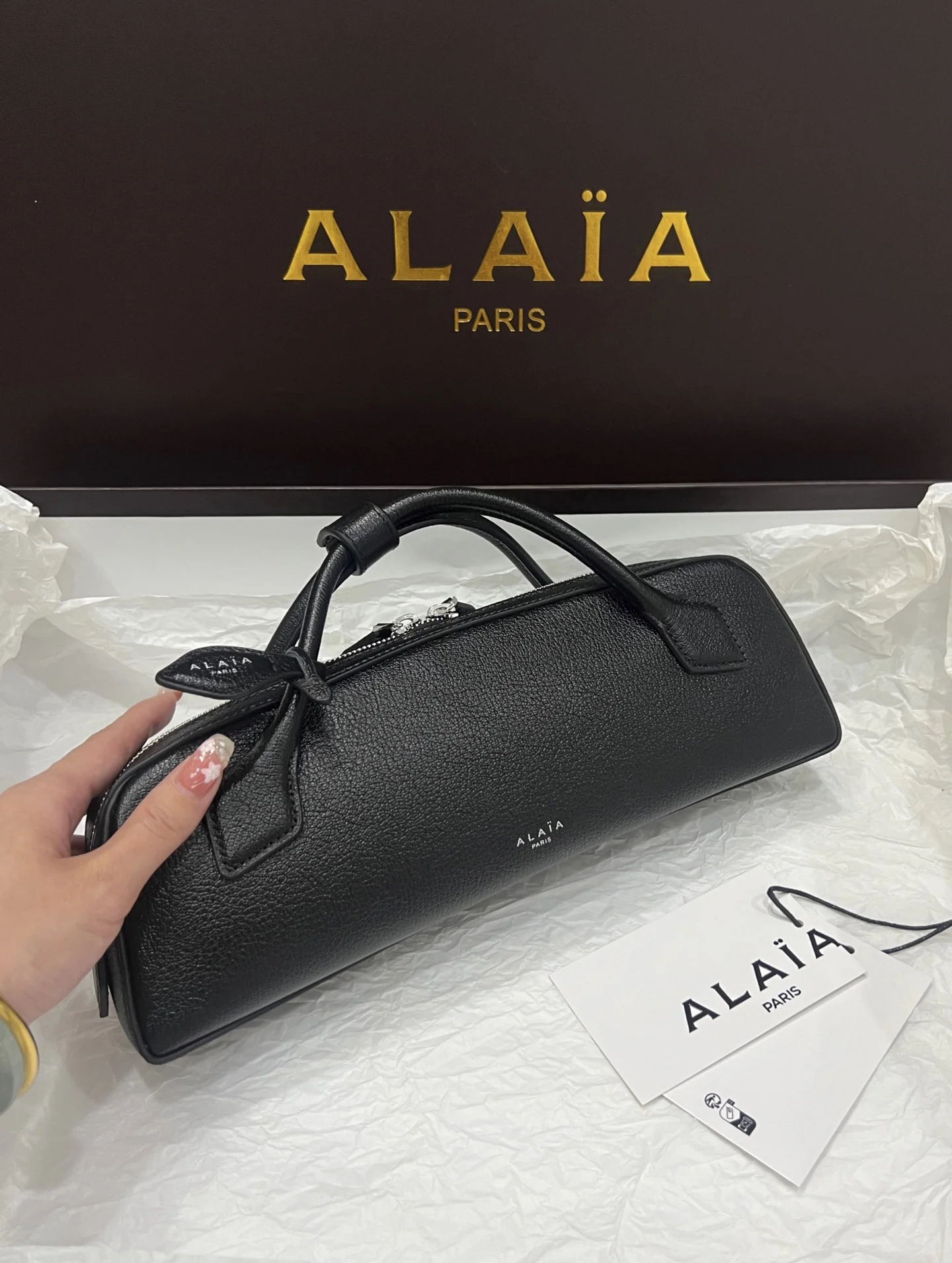 ALAIA Top Handle Bags Calf Leather (Black) 31X10X7CM G00202608100414