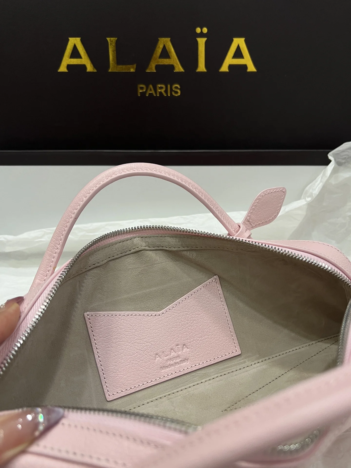 ALAIA Top Handle Bags Calf Leather (Pink) 31X10X7CM G00202608100402 - Image 9
