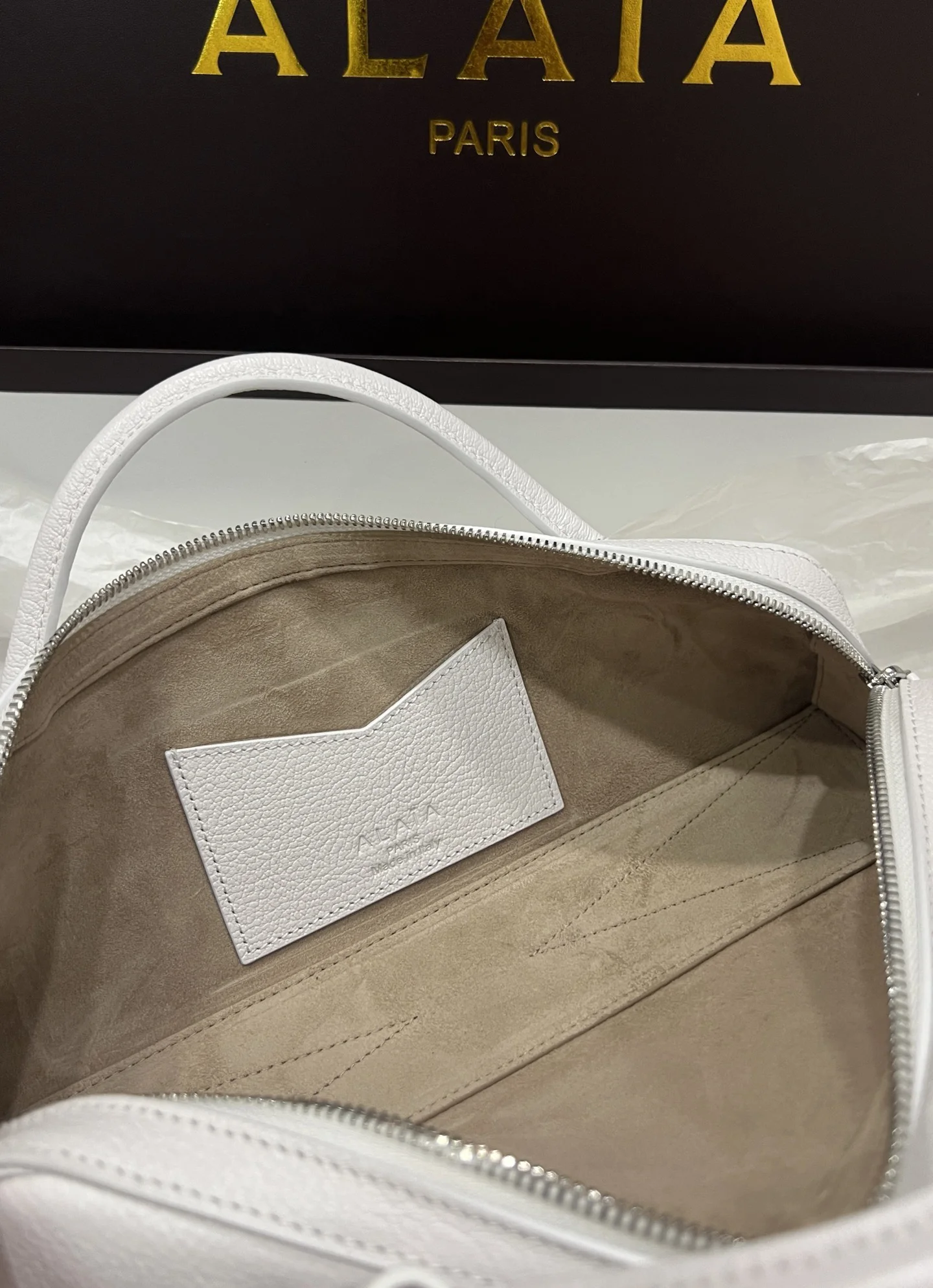 ALAIA Top Handle Bags Calf Leather (White) 31X10X7CM G00202608100399 - Image 7